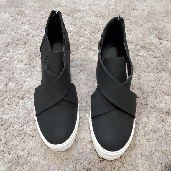 Wedge - Picture 2 of 6